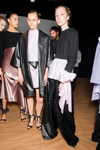 backstage-defile-milly-automne-hiver-2017-2018-new-york-coulisses-58.thumb.jpg.120e9130097098ede8b0a4051e77c97e.jpg