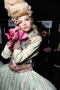 backstage-defile-moschino-automne-hiver-2020-2021-milan-coulisses-120.thumb.jpg.a5efaa7419e7fc5010770fec3cbc96b0.jpg