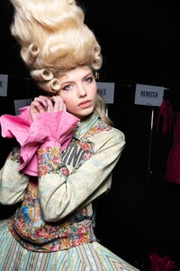 backstage-defile-moschino-automne-hiver-2020-2021-milan-coulisses-121.thumb.jpg.51b9eda4529fc16d1bd5f0bc7d322220.jpg