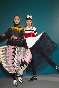 backstage-defile-msgm-automne-hiver-2017-2018-milan-coulisses-121.thumb.jpg.95b8ae00fd70dda0dc44f29aebc941fa.jpg