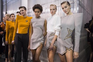 backstage-defile-mugler-automne-hiver-2017-2018-paris-coulisses-93.thumb.jpg.e1125e870e9bfaa9eed481484e538c41.jpg