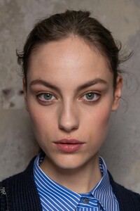 backstage-defile-n21-automne-hiver-2020-2021-milan-coulisses-91.thumb.jpg.76bdc2a2eface314bcd31ccf6c9ccda3.jpg