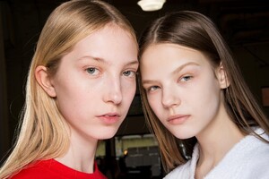backstage-defile-r13-automne-hiver-2018-2019-new-york-coulisses-32.thumb.jpg.2e50715c20ec7a5c3520ef4bf3175314.jpg