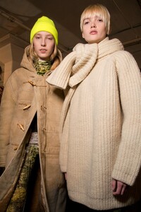 backstage-defile-r13-automne-hiver-2018-2019-new-york-coulisses-62.thumb.jpg.fa0348f1f1411d1d1f9237a8ee8ab967.jpg
