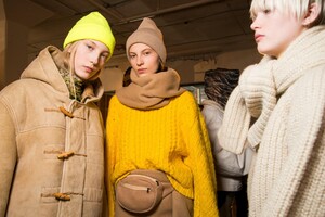 backstage-defile-r13-automne-hiver-2018-2019-new-york-coulisses-84.thumb.jpg.3bef6925337d7e4ae752190cbdf036c9.jpg