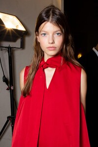 backstage-defile-rochas-printemps-ete-2020-paris-coulisses-52.thumb.jpg.7f1903a213d4a33940d4e97b7c8522e7.jpg