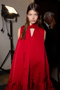 backstage-defile-rochas-printemps-ete-2020-paris-coulisses-53.thumb.jpg.bf99b7fad4958d972aa94f034b8d3522.jpg