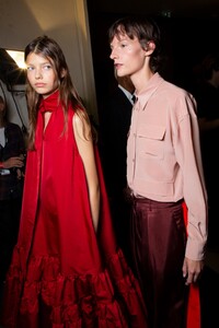 backstage-defile-rochas-printemps-ete-2020-paris-coulisses-55.thumb.jpg.7dfbf4606f61e28c38b9433e0459b722.jpg