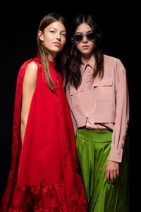 backstage-defile-rochas-printemps-ete-2020-paris-coulisses-80.thumb.jpg.ae0684ee7add349ae220d60fb42d1e9f.jpg