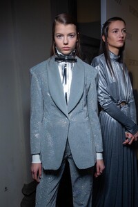 backstage-defile-sportmax-automne-hiver-2020-2021-milan-coulisses-147.thumb.jpg.afe55069c0ec991ae31a939289396d39.jpg