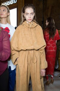 backstage-defile-stella-mccartney-printemps-ete-2017-paris-coulisses-113.thumb.jpg.04010a3524fc0c5f8d18ad06b0049ee0.jpg