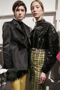 backstage-defile-tome-automne-hiver-2017-2018-new-york-coulisses-38.thumb.jpg.9055fc807140d116948ebc18b70d930f.jpg