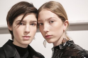 backstage-defile-tome-automne-hiver-2017-2018-new-york-coulisses-40.thumb.jpg.5c562091c504efeaf1981039c2002c96.jpg