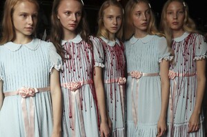 backstage-defile-undercover-printemps-ete-2018-paris-coulisses-54.thumb.jpg.98d8b842e7cc4c59840d71db8e71f68e.jpg