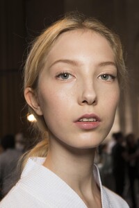 backstage-defile-victoria-beckham-printemps-ete-2018-new-york-coulisses-41.thumb.jpg.ede4d2881a09de17727aa8a02a008a7c.jpg