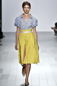 badgley-mischka-ss18-0013-966b3d.thumb.jpg.e6679ec2e8fa78c28c0564936e3df721.jpg