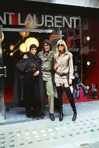 betty-catroux-yves-saint-laurent-e-loulou-de-la-falaise-london-1969.thumb.jpg.0365c866ec8c9c34e0c03897718eb721.jpg