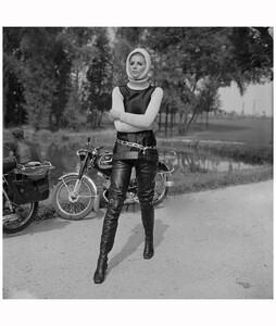 british-fashion-model-and-photographer-jill-kennington-wearing-a-vest-turtleneck-and-leather-trousers-24th-august-1967-reg-lancaster.thumb.jpg.1c121bf1defab6d97a237742e4226d0f.jpg