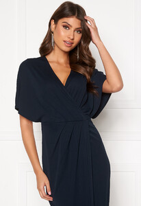 bubbleroom-selena-maxi-dress-dark-blue_2.thumb.jpg.e425a48745afe33b5ed404009ecdae67.jpg