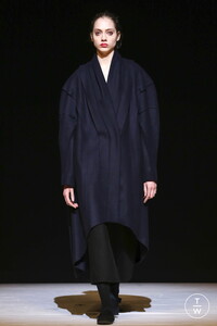 chalayan-aw17-0012-3e971b.thumb.jpg.c8d90da14585ffbf48000480cfbabc10.jpg