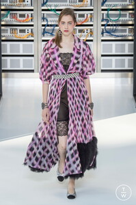 chanel-ss17-0174-50a81b.thumb.jpg.338d14f3053f9d5b0d2039e499fd7dbe.jpg