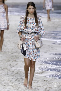 chanel-ss19-0027-503cda.thumb.jpg.3259a1caee41864cb1560d7d00e96785.jpg