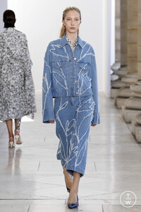 christian-wijnants-ss18-0013-9db94d.thumb.jpg.656bd775b2e3b04864fcefbed064beb2.jpg