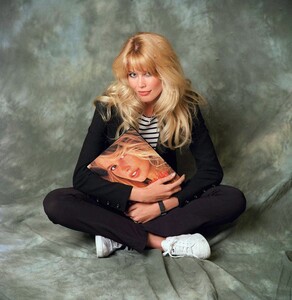 claudia-schiffer-juin-1995.jpeg