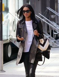 daiane-sodre-out-in-new-york-03-28-2019-0.jpg