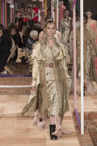 defile-alexander-mcqueen-printemps-ete-2018-paris-look-48.thumb.jpg.d1c0237ad5a51bc52f0108e09cfe6506.jpg