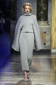 defile-anteprima-automne-hiver-2018-2019-milan-look-27.thumb.jpg.af92833c72d6e8221f7d288604a6f390.jpg