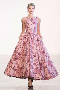defile-badgley-mischka-automne-hiver-2018-2019-new-york-look-6.thumb.jpg.de54bd165a00273158998925a8410d2b.jpg