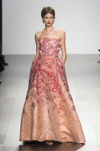 defile-badgley-mischka-printemps-ete-2018-new-york-look-29.thumb.jpg.d7f977b929f5c58d601b938f269a6ef9.jpg