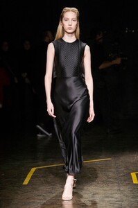 defile-boss-women-automne-hiver-2018-2019-new-york-look-17.thumb.jpg.350f5bb361d494f171d562faa716f256.jpg
