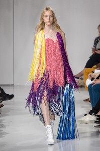 defile-calvin-klein-printemps-ete-2018-new-york-look-78.thumb.jpg.478080cb29deede4b23ad9065bd27224.jpg