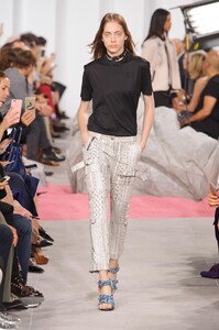 defile-carven-printemps-ete-2017-paris-look-21.thumb.jpg.fc7dd42c459e42eeb0936826ef78a135.jpg
