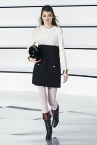 defile-chanel-automne-hiver-2020-2021-paris-look-44.thumb.jpg.b28d0ce30b4d79c4af8659cf9e2dca60.jpg