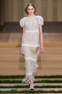 defile-chanel-printemps-ete-2016-paris-look-71.thumb.jpg.ecabd219af76c226de45f3912a84958c.jpg