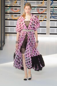 defile-chanel-printemps-ete-2017-paris-look-48.thumb.jpg.3deec248b19c254948eaa205edfb6cbc.jpg