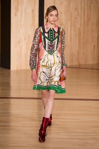 defile-coach-automne-hiver-2016-2017-new-york-look-29.thumb.jpg.9791c027e6a41282b3d74fa1ef433d04.jpg