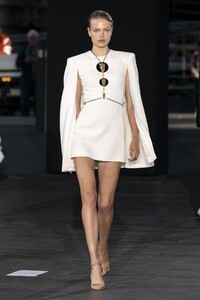 defile-david-koma-printemps-ete-2020-londres-look-21.thumb.jpg.7c6802bf20d4dd37b57f85bfb150ae0d.jpg