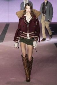 defile-dsquared2-automne-hiver-2020-2021-milan-look-33.thumb.jpg.225add92e92f3736d955030ebbd5e6c5.jpg