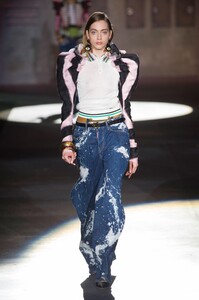 defile-dsquared2-printemps-ete-2017-milan-look-37.thumb.jpg.6f84af2cda85a7d414bce9fe184dcabb.jpg