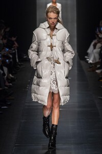 defile-ermanno-scervino-automne-hiver-2019-2020-milan-look-43.thumb.jpg.c2df6c51514762a577678fef45947e15.jpg