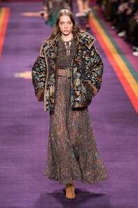 defile-etro-automne-hiver-2017-2018-milan-look-24.thumb.jpg.ac976e037e23432a9345c548eb4a5ed7.jpg