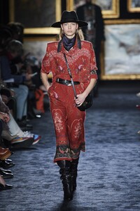 defile-etro-automne-hiver-2020-2021-milan-look-25.thumb.jpg.b2ec29b12ea99e6f70d899fd24e7add6.jpg