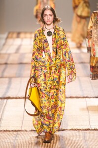 defile-etro-printemps-ete-2017-milan-look-25.thumb.jpg.6500b51b1262da1cc120cc91ca8cefea.jpg