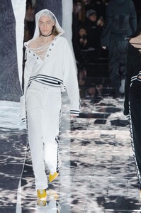 defile-fenty-puma-by-rihanna-automne-hiver-2016-2017-new-york-look-28.thumb.jpg.778be5e56e23241af4af6c33f1e7aba6.jpg