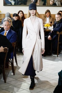 defile-gabriela-hearst-automne-hiver-2018-2019-new-york-look-30.thumb.jpg.e0d96971238c50c95b41fe1b9c39bc0c.jpg