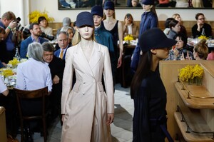 defile-gabriela-hearst-automne-hiver-2018-2019-new-york-look-39.thumb.jpg.0fc962314b7bf68ddd796b11a28ef7cc.jpg